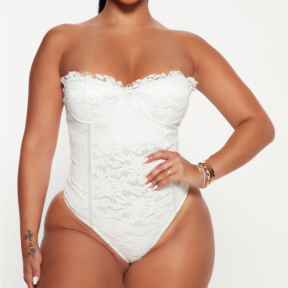 Lost In Paradise Lace Bodysuit - Ivory